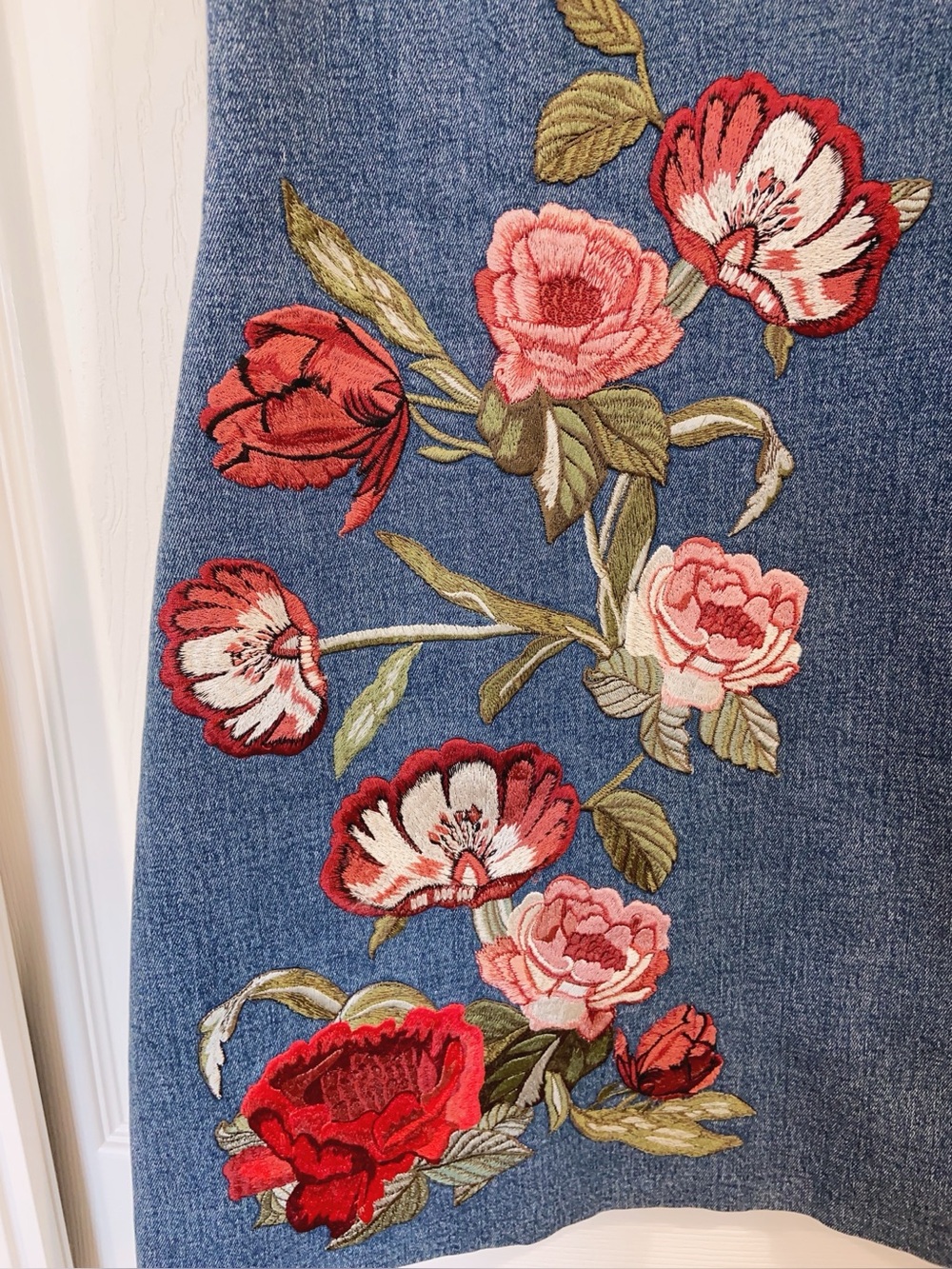 NWT Alice + Olivia Cade Floral Embroidered Sleeveless Denim Dress - Picture 8 of 12